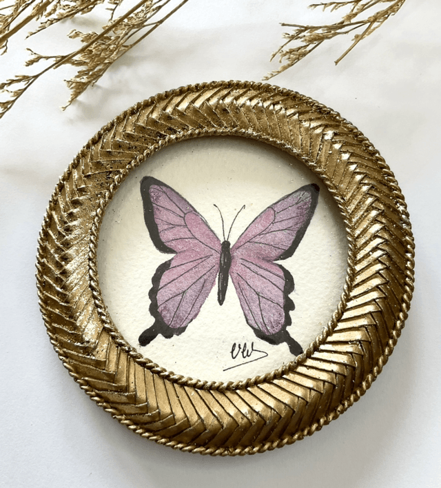 Papillon parme irisé dans son cadre miniature doré